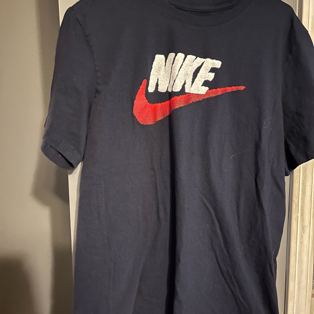 Men’s Nike tee size large